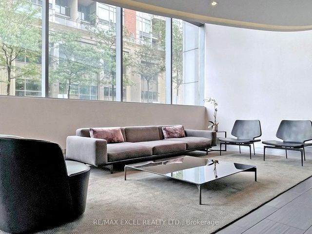 2005 - 1815 Yonge St