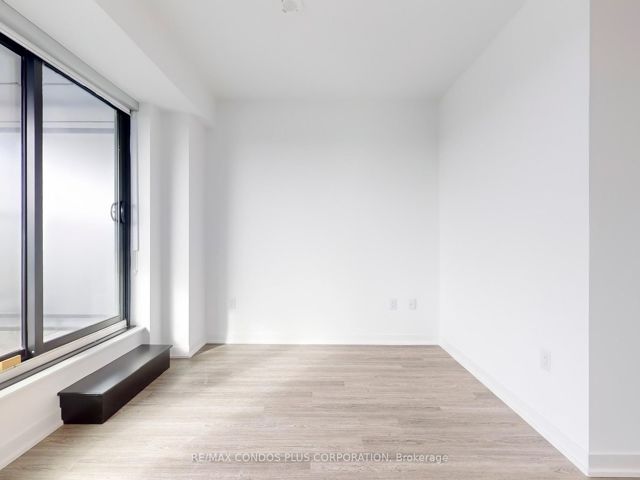 1809 - 195 McCaul St