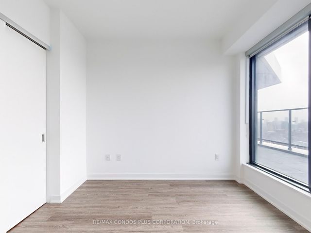 1809 - 195 McCaul St