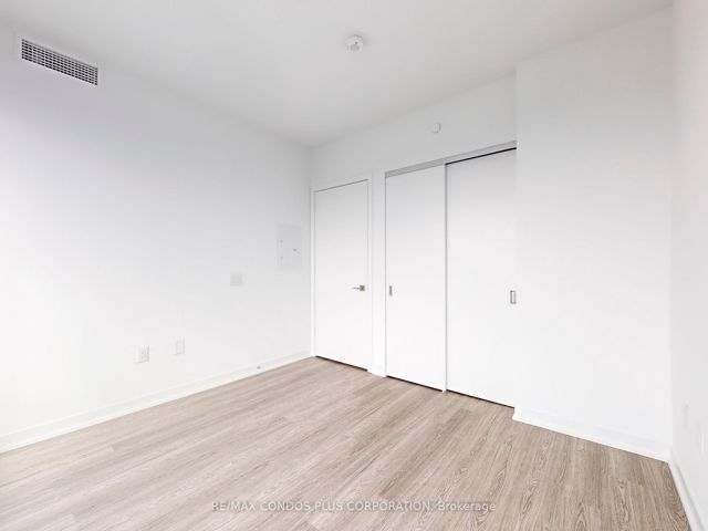 1809 - 195 McCaul St