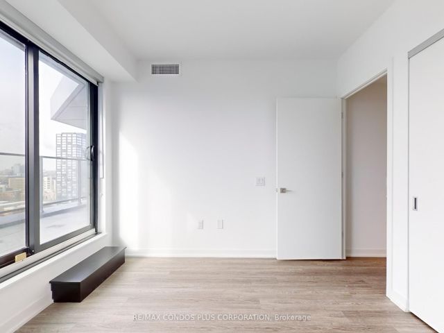 1809 - 195 McCaul St