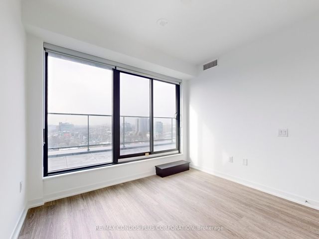 1809 - 195 McCaul St