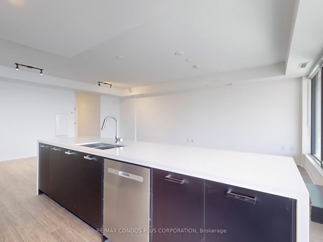1809 - 195 McCaul St