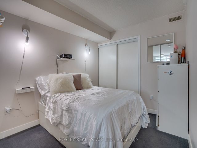 905 - 4K Spadina Ave