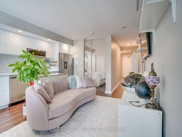 905 - 4K Spadina Ave