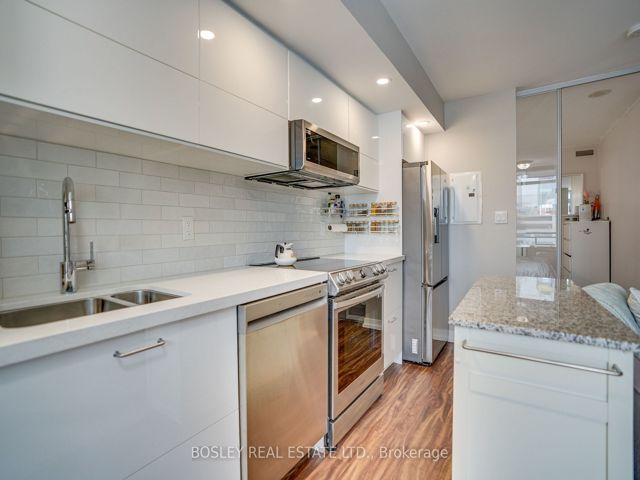 905 - 4K Spadina Ave