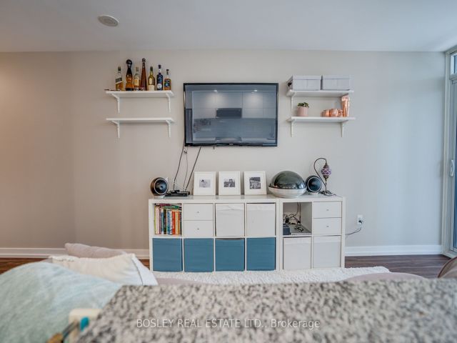 905 - 4K Spadina Ave