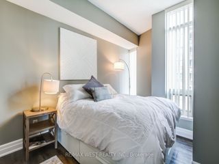 902 - 8 Scollard St