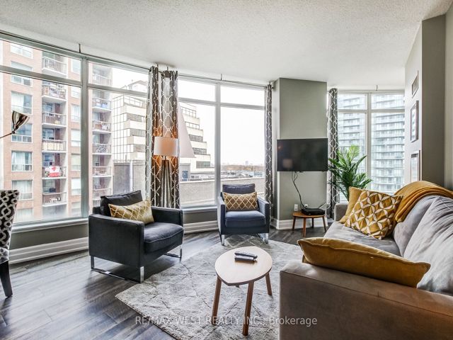 902 - 8 Scollard St