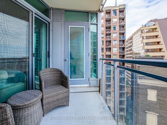 902 - 8 Scollard St
