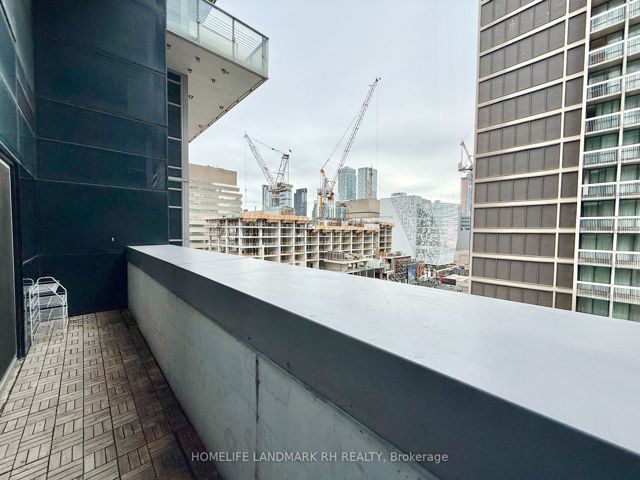 512 - 386 Yonge St