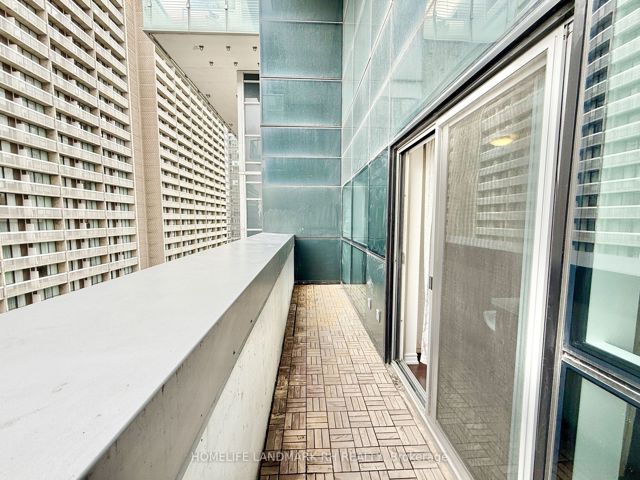 512 - 386 Yonge St