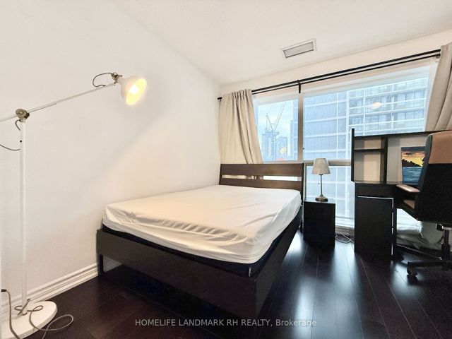 512 - 386 Yonge St