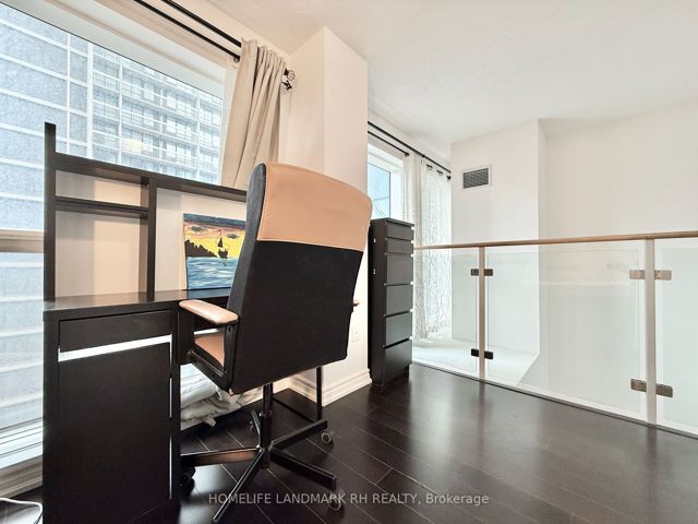 512 - 386 Yonge St
