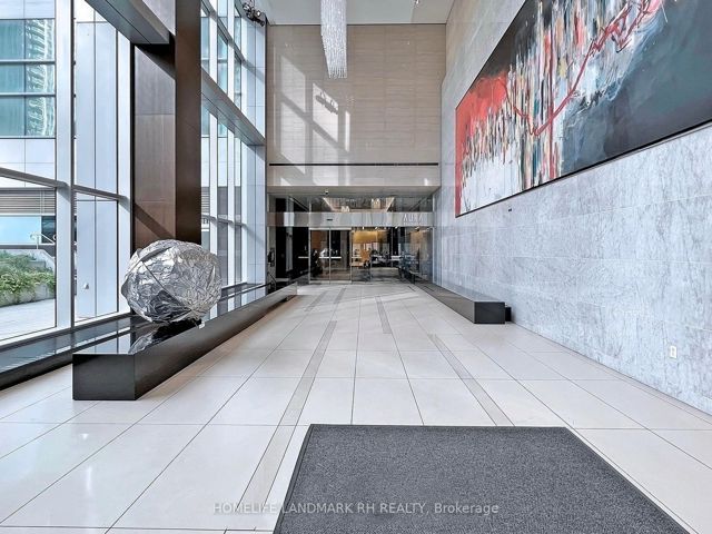 512 - 386 Yonge St