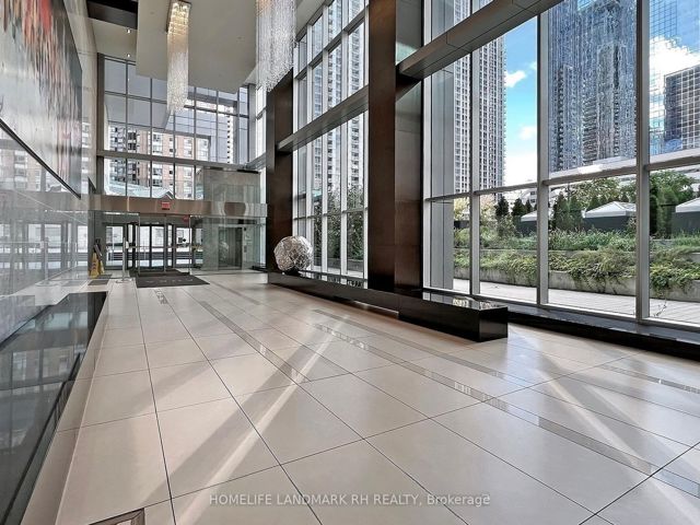 512 - 386 Yonge St
