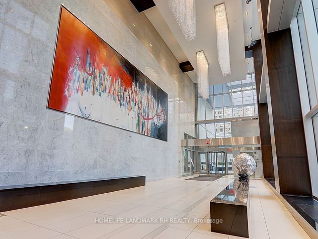 512 - 386 Yonge St