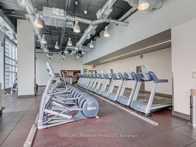 512 - 386 Yonge St