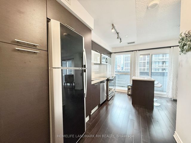 512 - 386 Yonge St