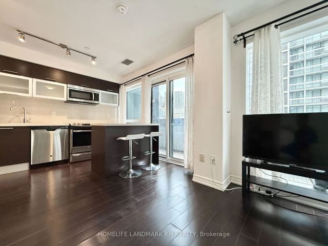 512 - 386 Yonge St