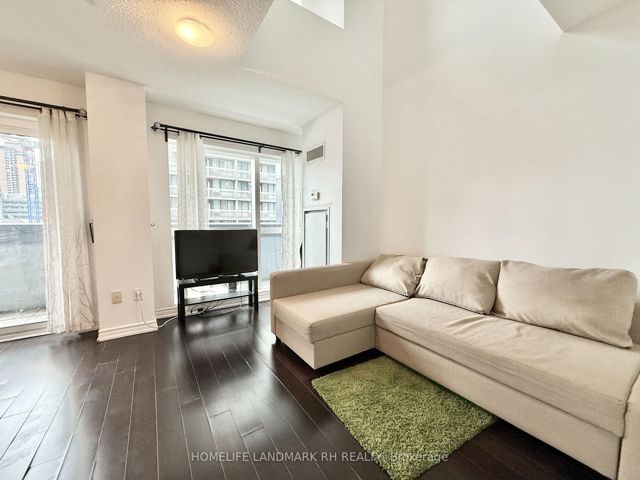 512 - 386 Yonge St