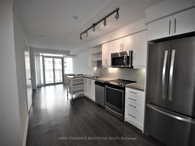 1221 - 525 Adelaide St W