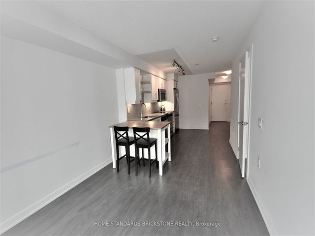 1221 - 525 Adelaide St W