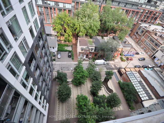 1221 - 525 Adelaide St W