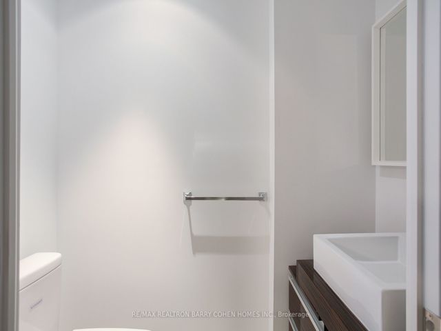 616 - 676 Sheppard Ave E