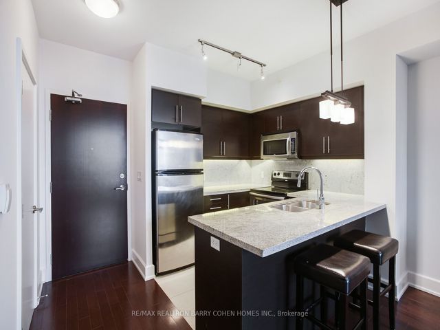 616 - 676 Sheppard Ave E