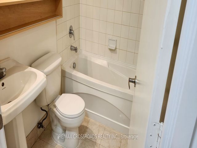 1406 - 85 Bloor St E