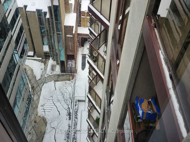 1406 - 85 Bloor St E