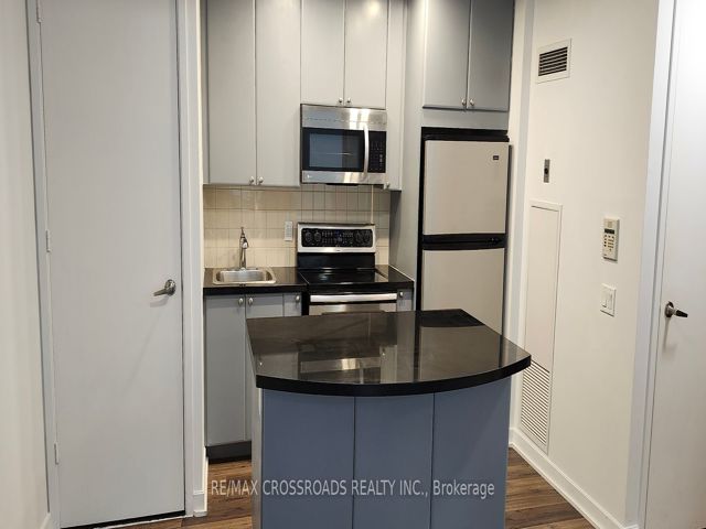 1406 - 85 Bloor St E