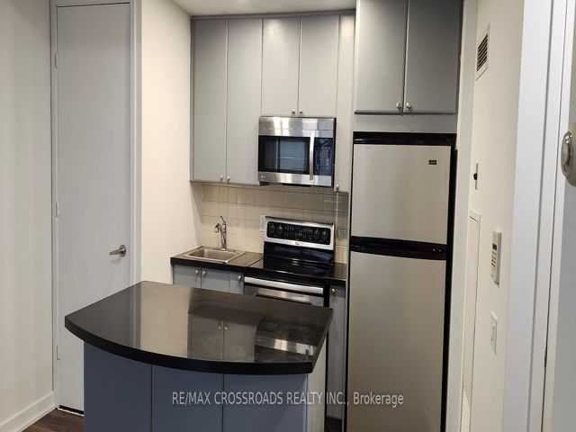 1406 - 85 Bloor St E
