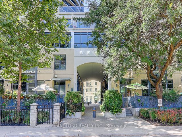 2003 - 21 Carlton St