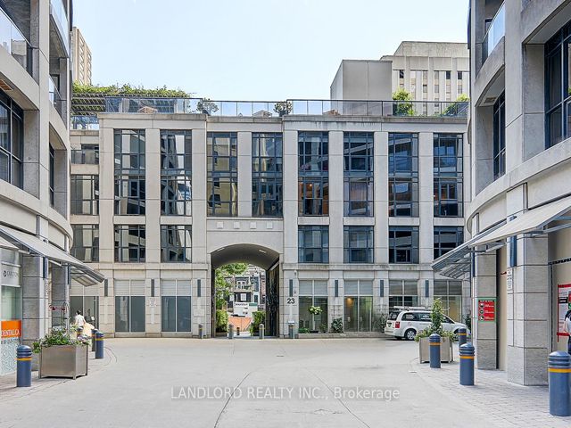 2003 - 21 Carlton St