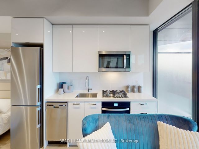 1014 - 195 McCaul St