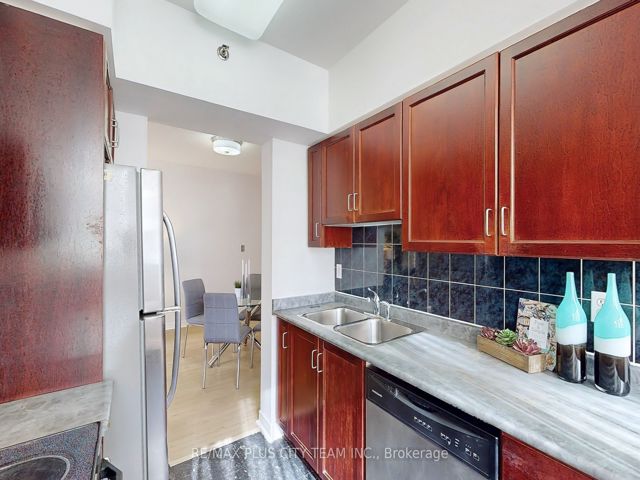 205 - 43 Eglinton Ave E