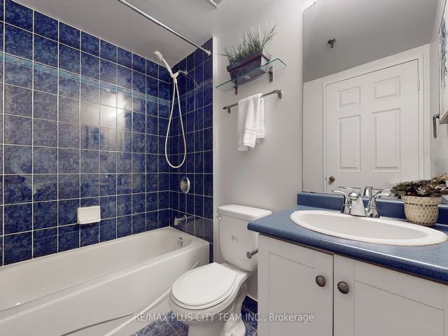 205 - 43 Eglinton Ave E