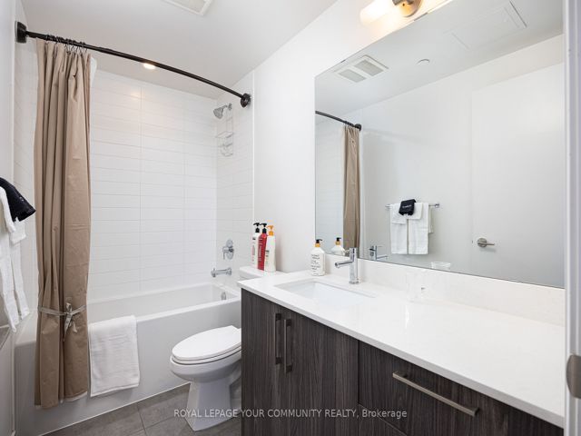 517W - 27 Bathurst St