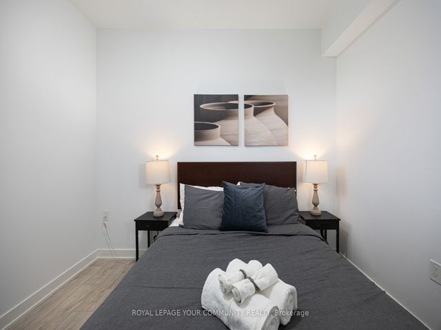 517W - 27 Bathurst St