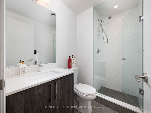 517W - 27 Bathurst St