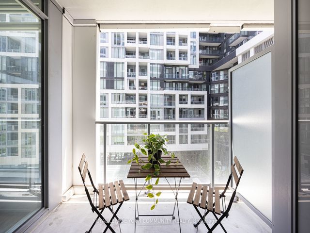 517W - 27 Bathurst St