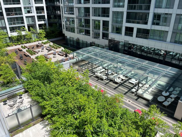 517W - 27 Bathurst St