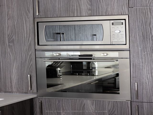 517W - 27 Bathurst St