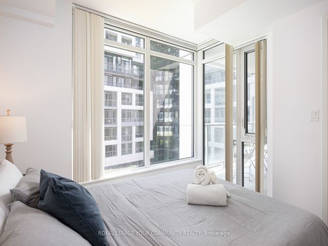 517W - 27 Bathurst St