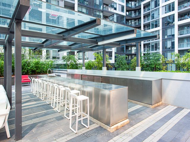517W - 27 Bathurst St