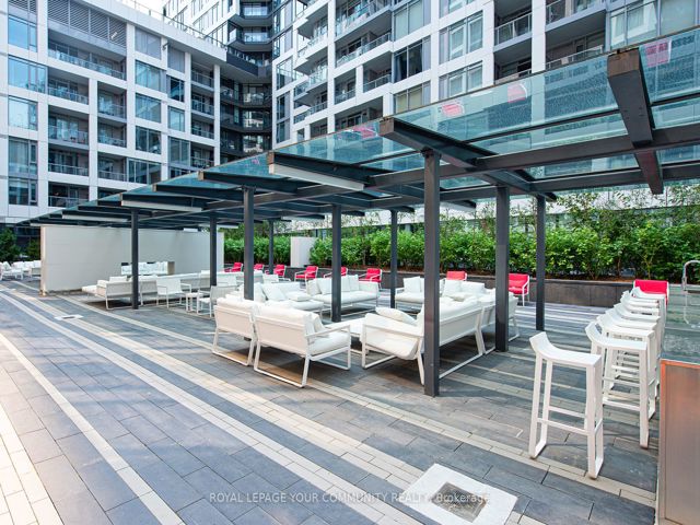 517W - 27 Bathurst St