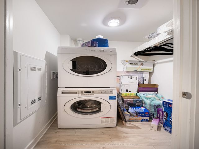 517W - 27 Bathurst St