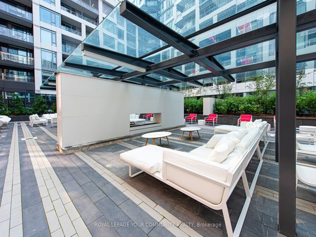 517W - 27 Bathurst St